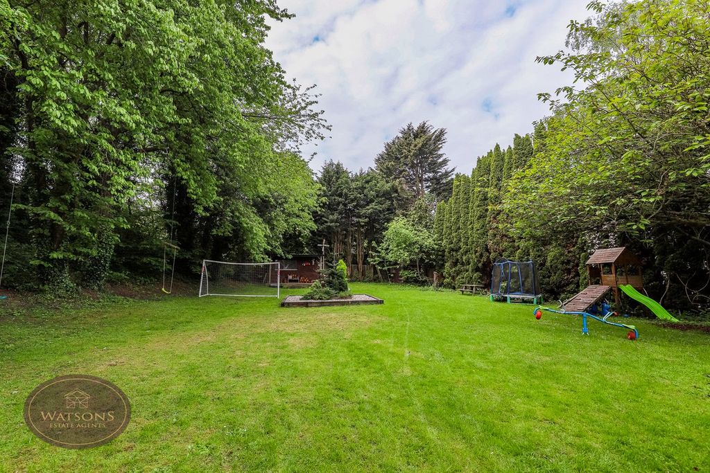 Property photo 2 of 35