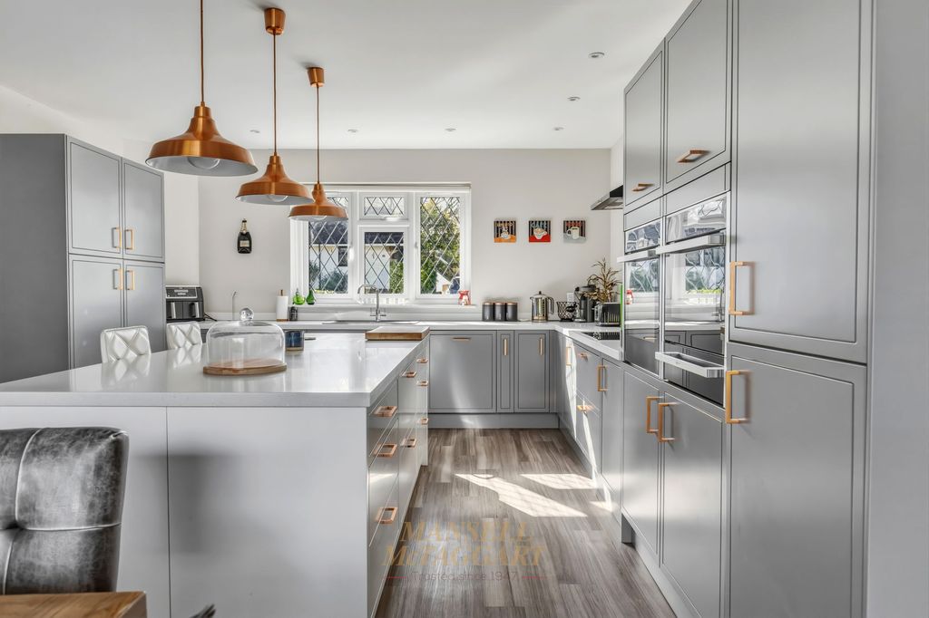 Property photo 2 of 40