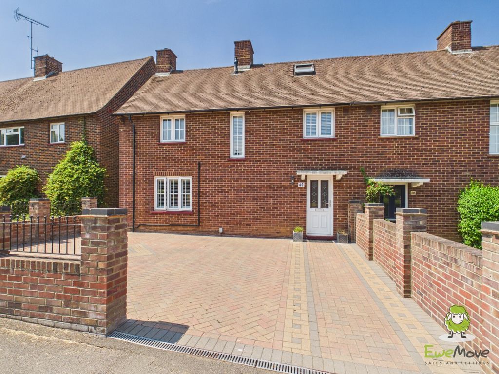 Property photo 1 of 26 Ewemove Estate Agents Basingstoke - 40 Western Way