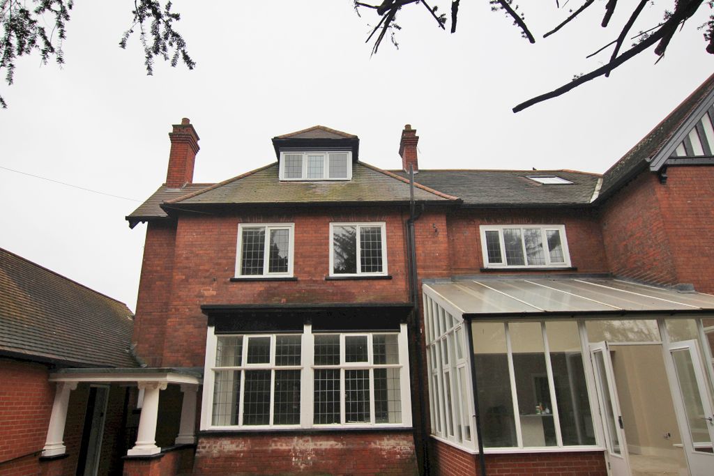 Property photo 1 of 10 Front
