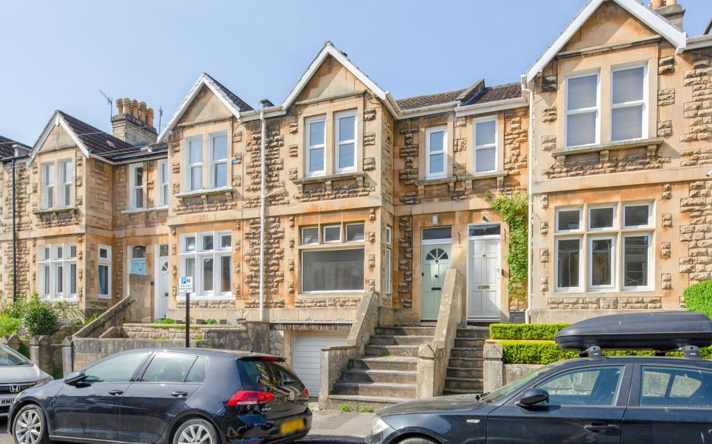 Property photo 2 of 15 8 Kensington Gardens-4.Jpg