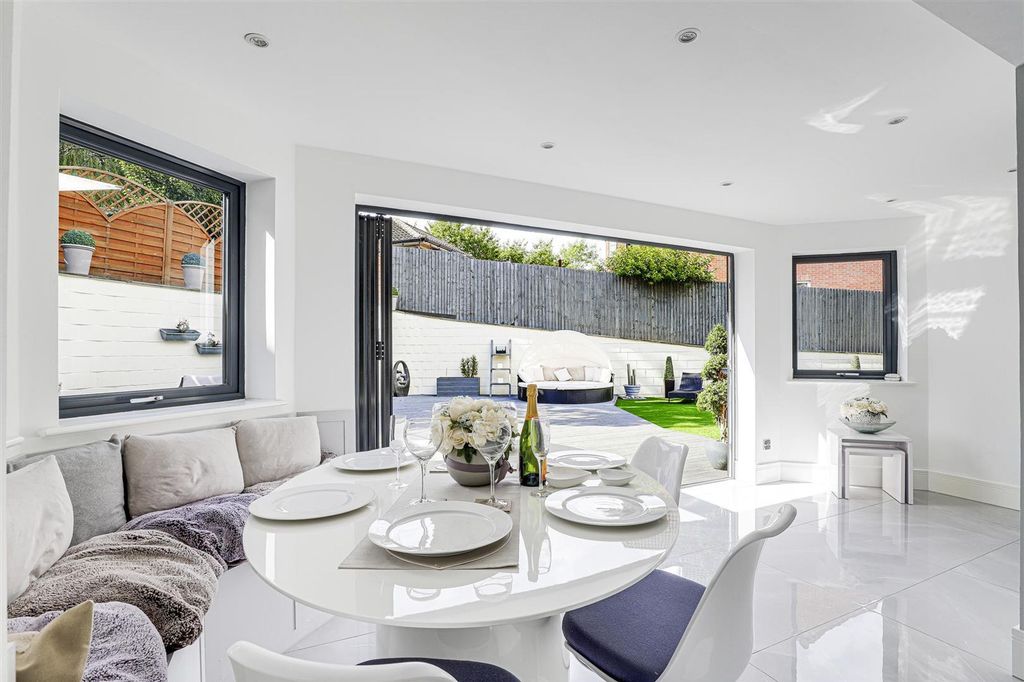 Property photo 2 of 39