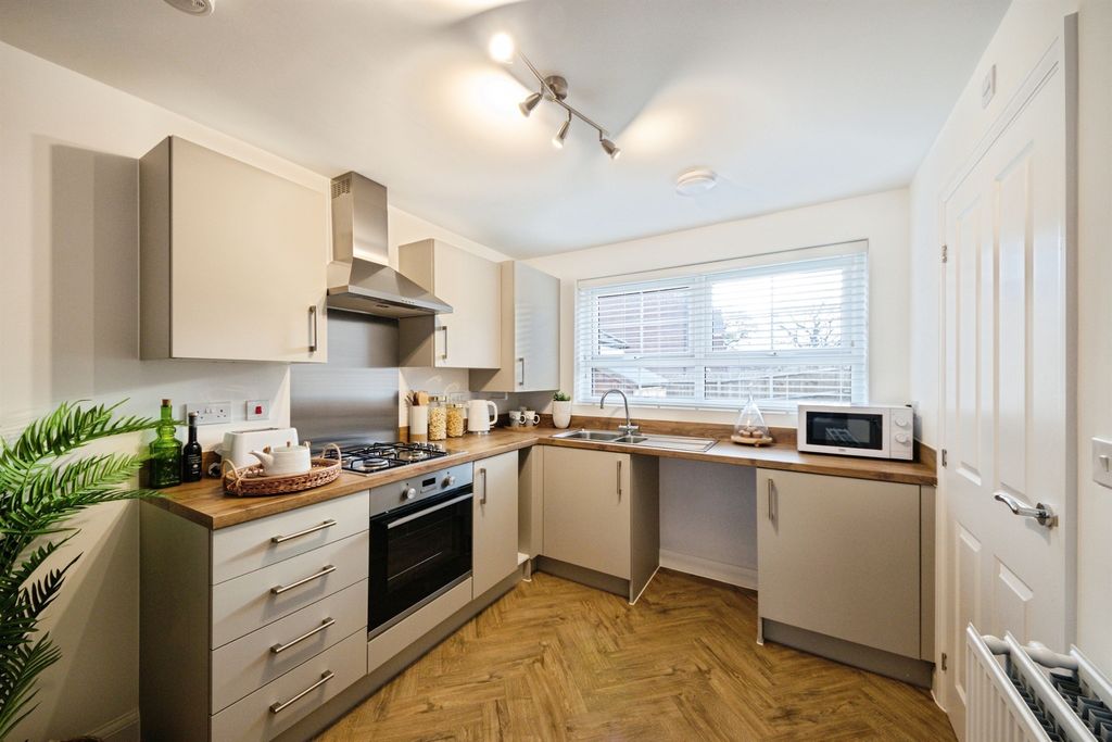 Property photo 3 of 23