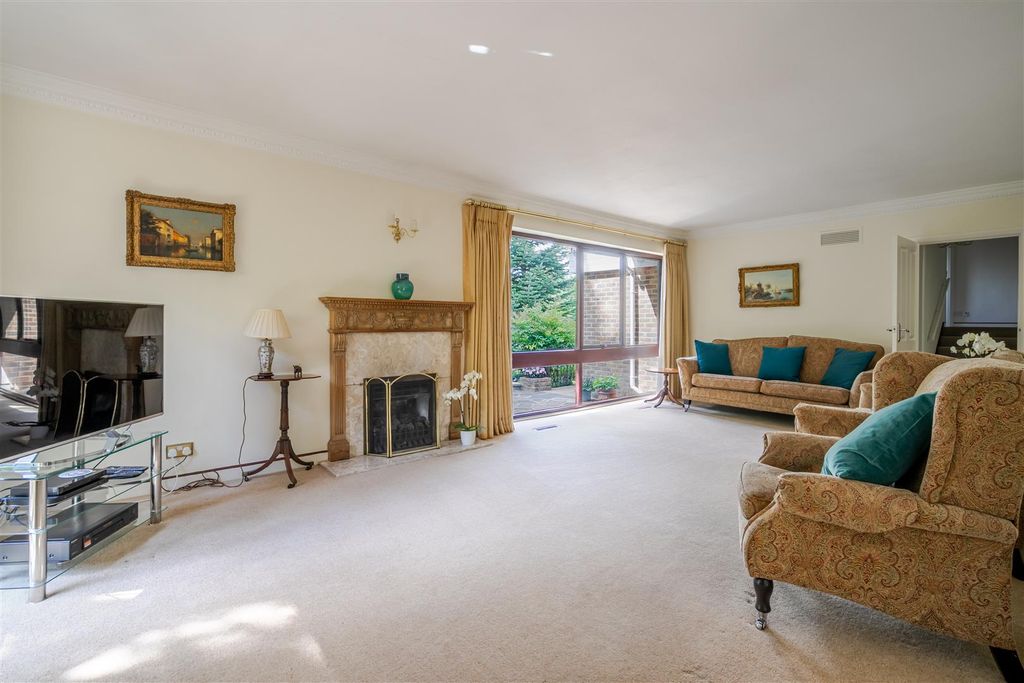 Property photo 3 of 12