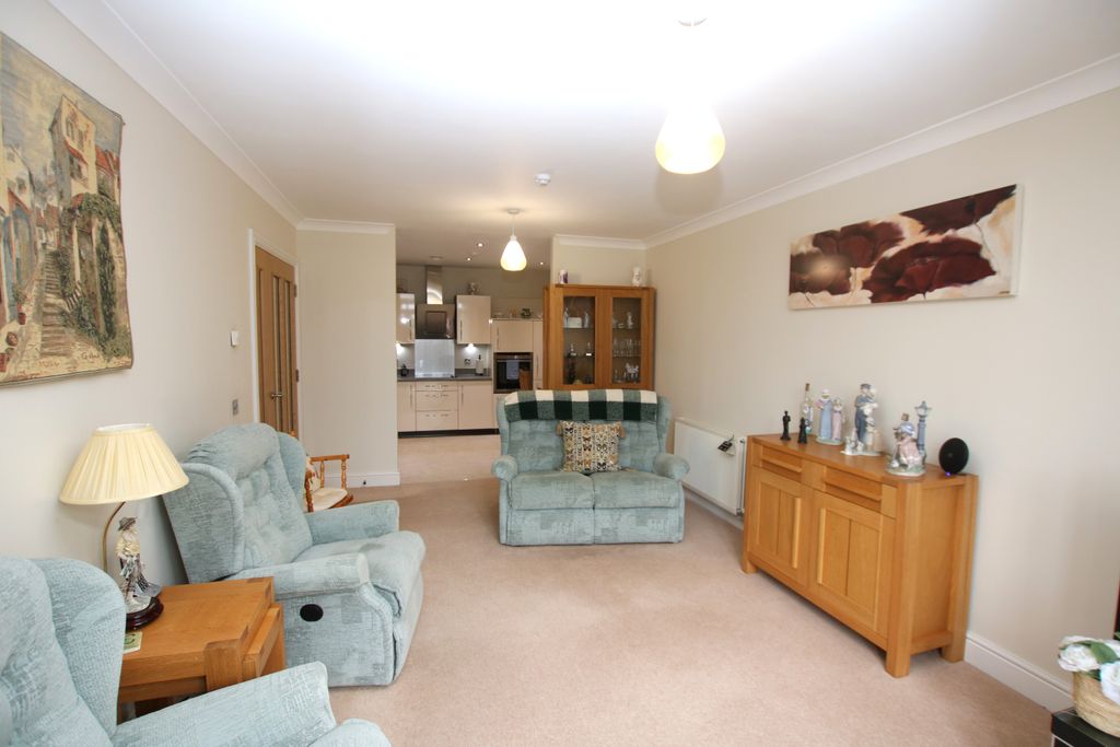 Property photo 3 of 11 6Maynardhousee