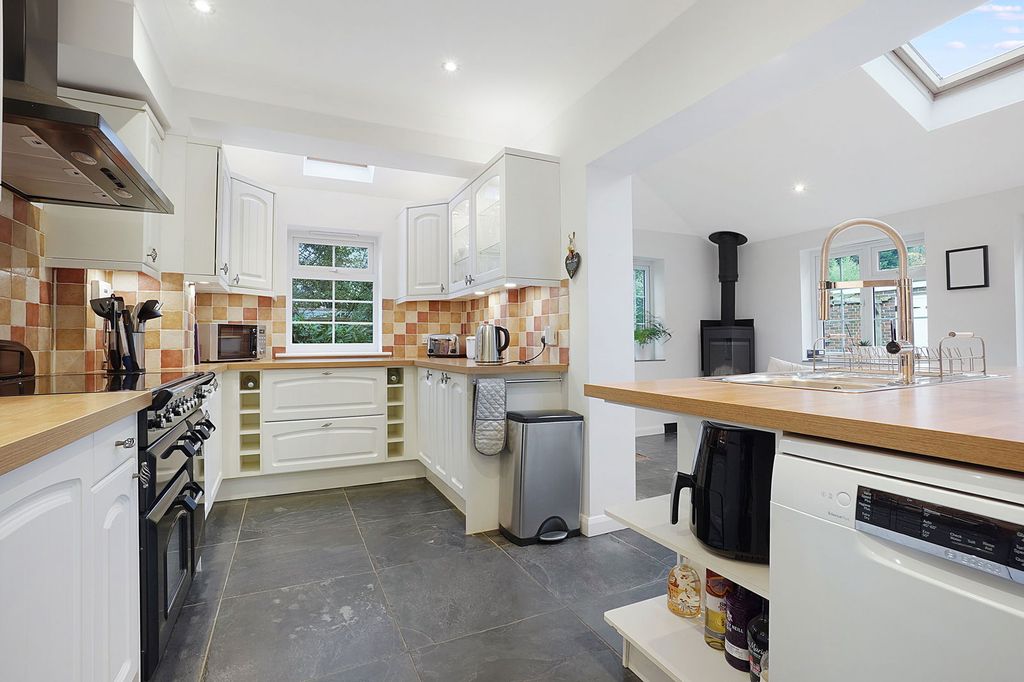 Property photo 3 of 31