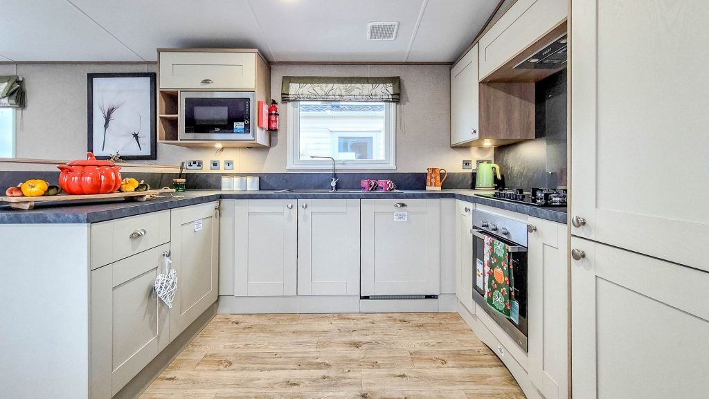 Property photo 3 of 23 Modern Fitted Kitchen In Abi Langdale