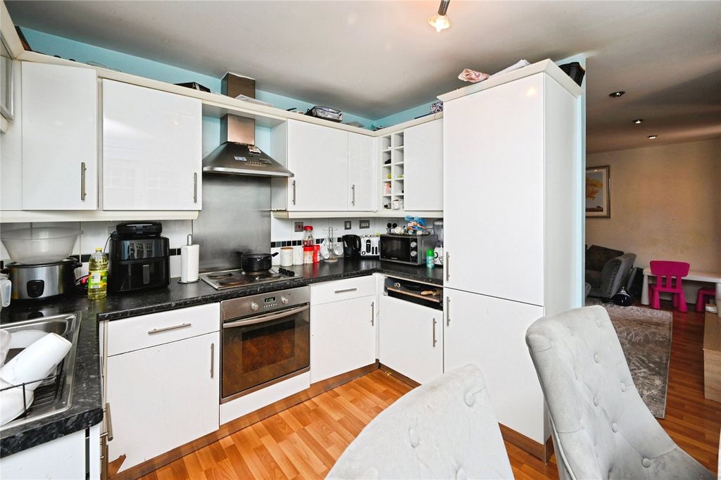 Property photo 2 of 21 Picture No. 33