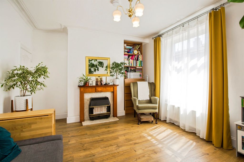 Property photo 3 of 11