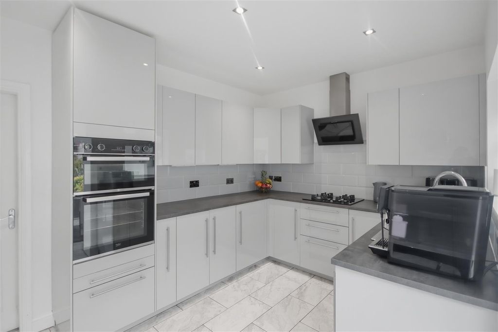 Property photo 2 of 15 Re-Fitted Kitchen