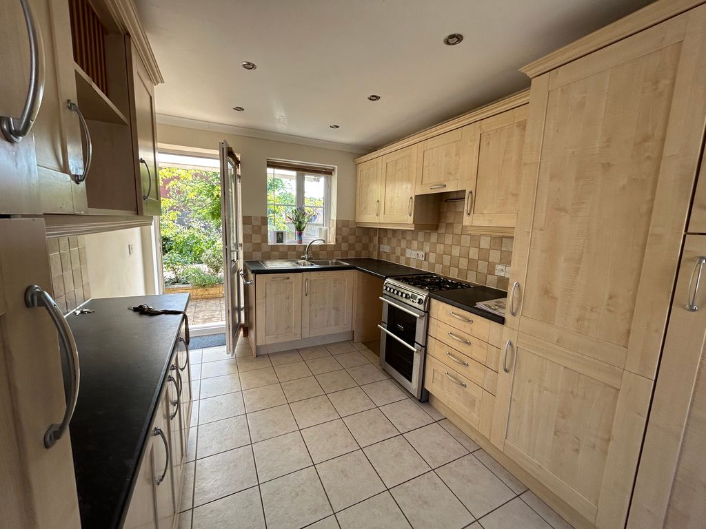 Property photo 3 of 14 Kitchen