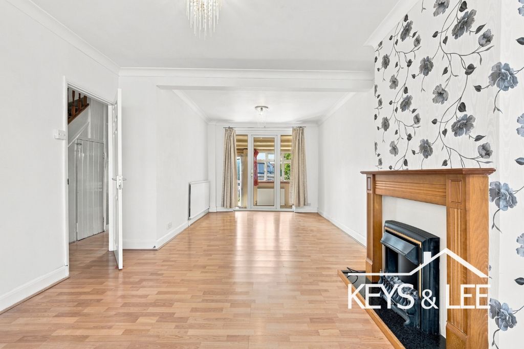 Property photo 3 of 15 5441663