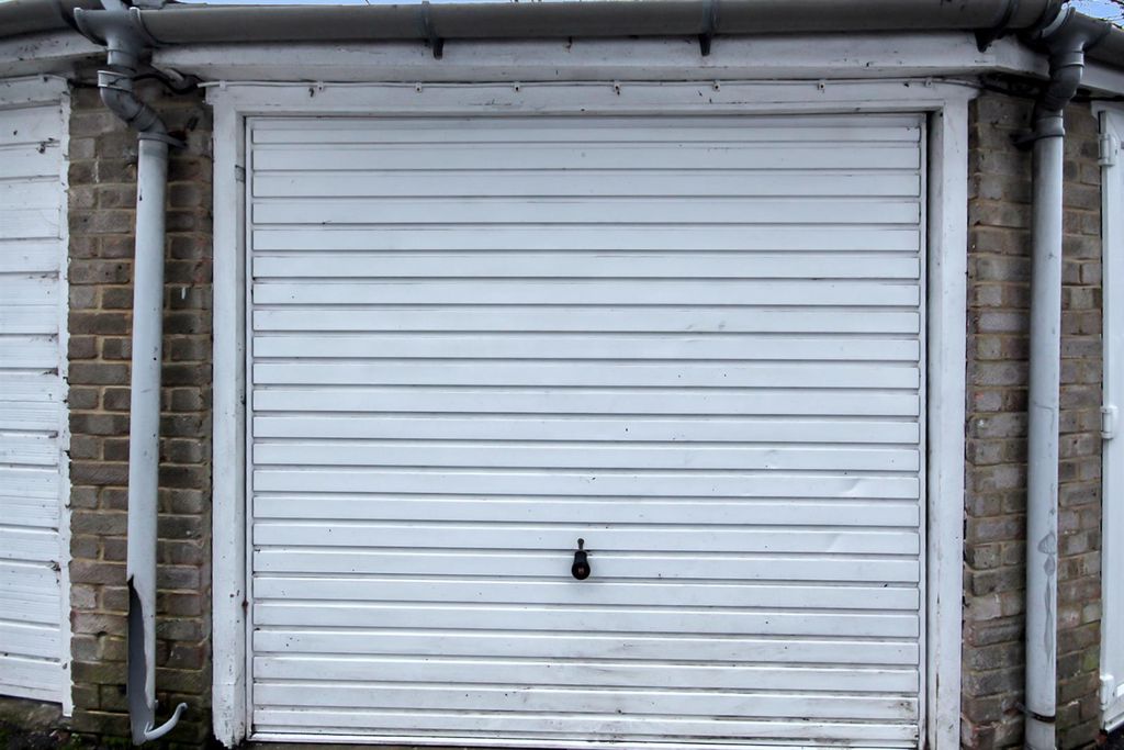 Property photo 3 of 3 Garage