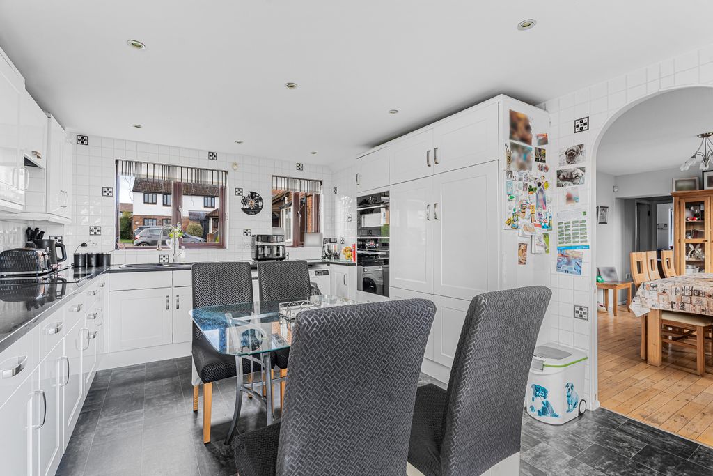 Property photo 3 of 27 Kitchen/Diner