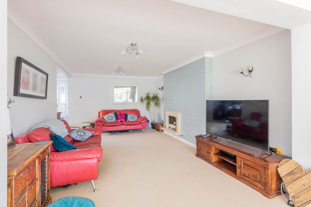 Property photo 3 of 18