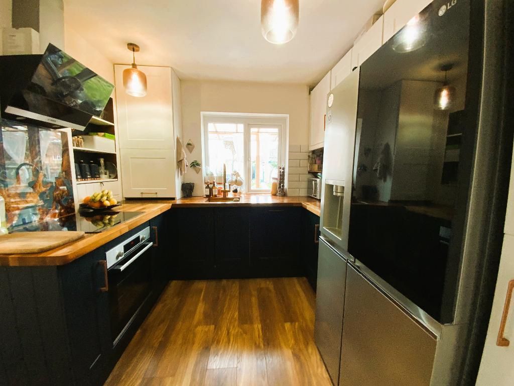 Property photo 3 of 20 Kitchen 11'8 x 8'10
