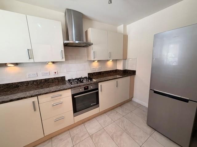 Property photo 3 of 12 Kitchen