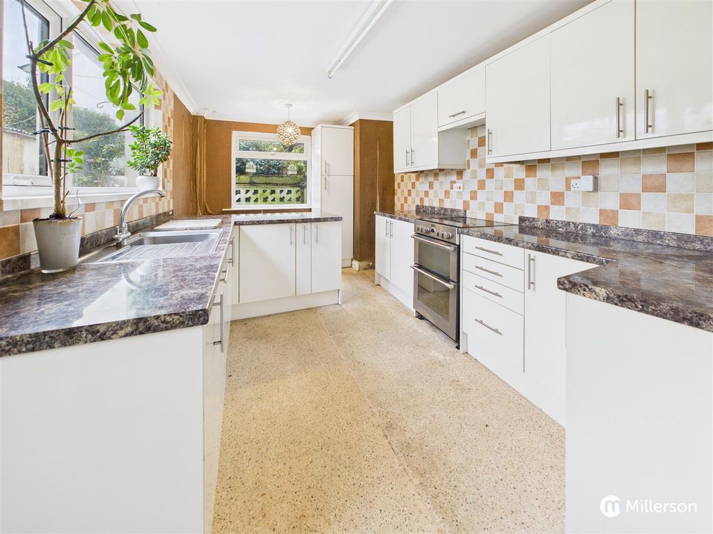 Property photo 2 of 19 Cam05092G0-Pr0137-Still005.Jpg