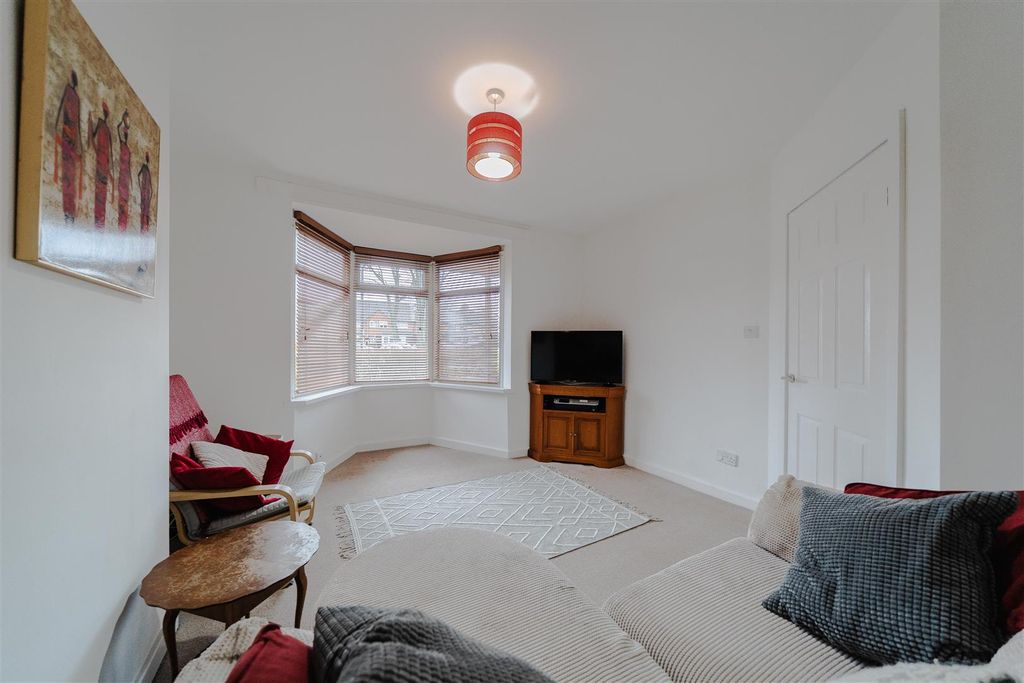 Property photo 2 of 26 Lounge