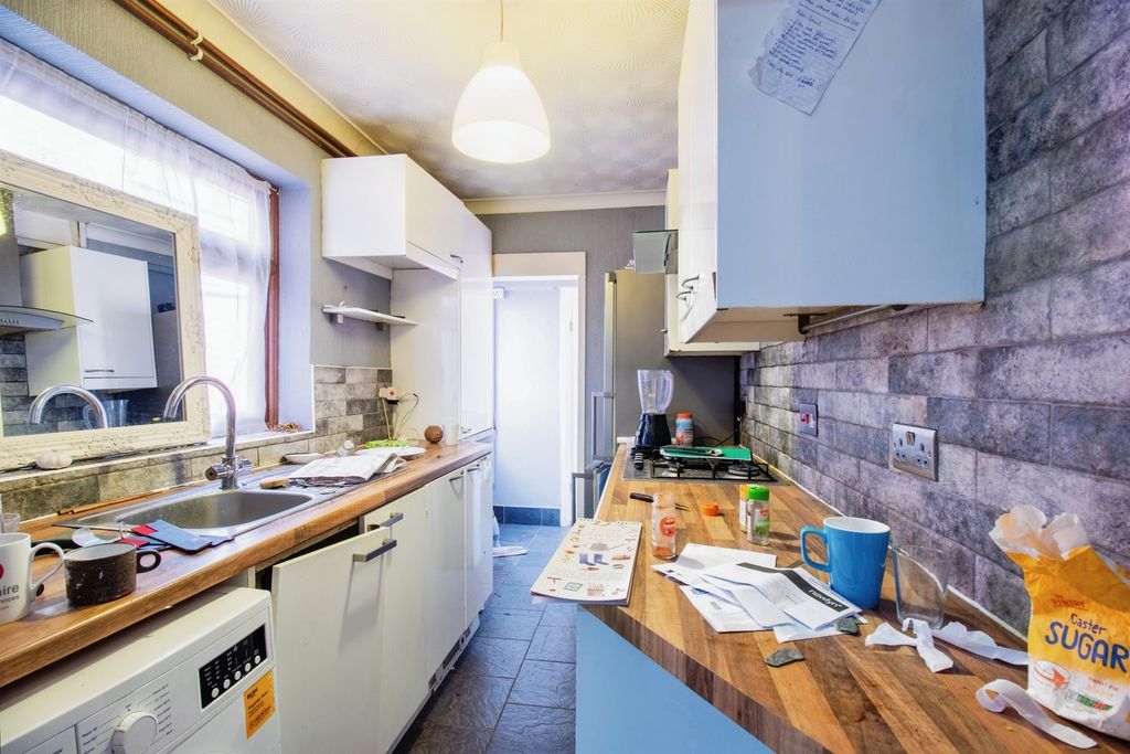 Property photo 3 of 11