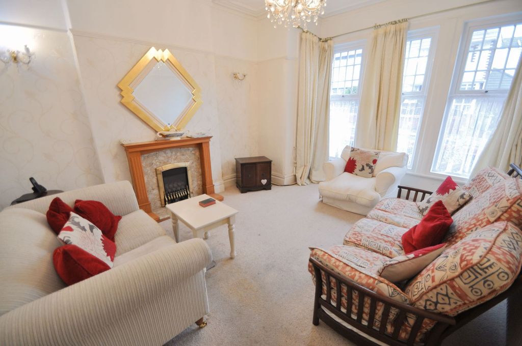 Property photo 2 of 29