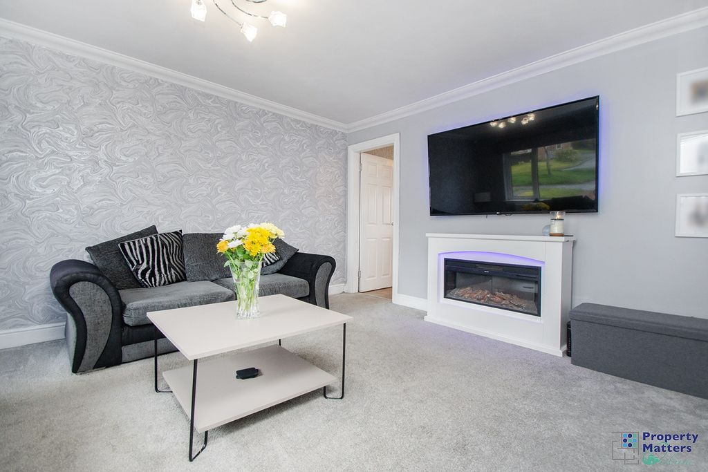 Property photo 2 of 23 Lounge