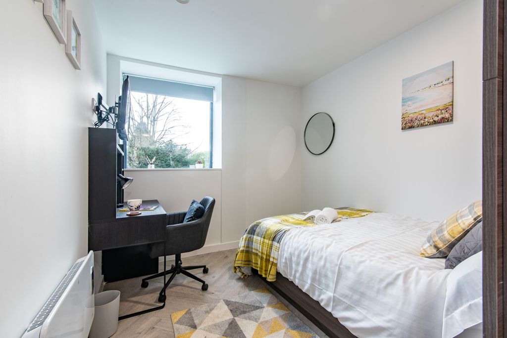 Property photo 3 of 28 Ensuite Bedroom 2(1)