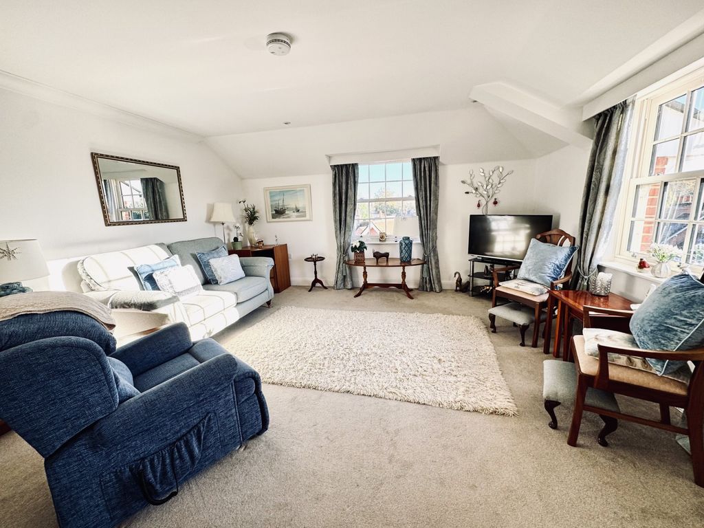 Property photo 2 of 11