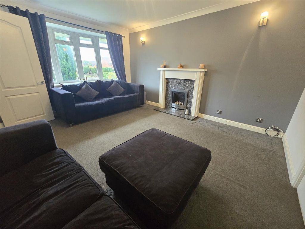 Property photo 3 of 14 Living Room