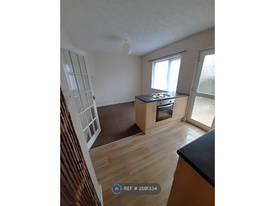Property photo 2 of 8 Kitchen 2