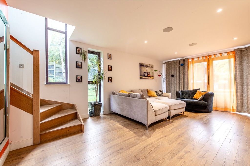 Property photo 2 of 20 Lounge