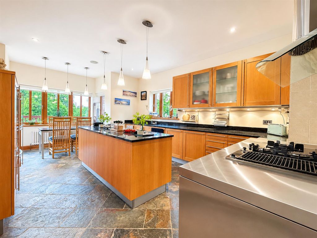 Property photo 3 of 32 Kitchen