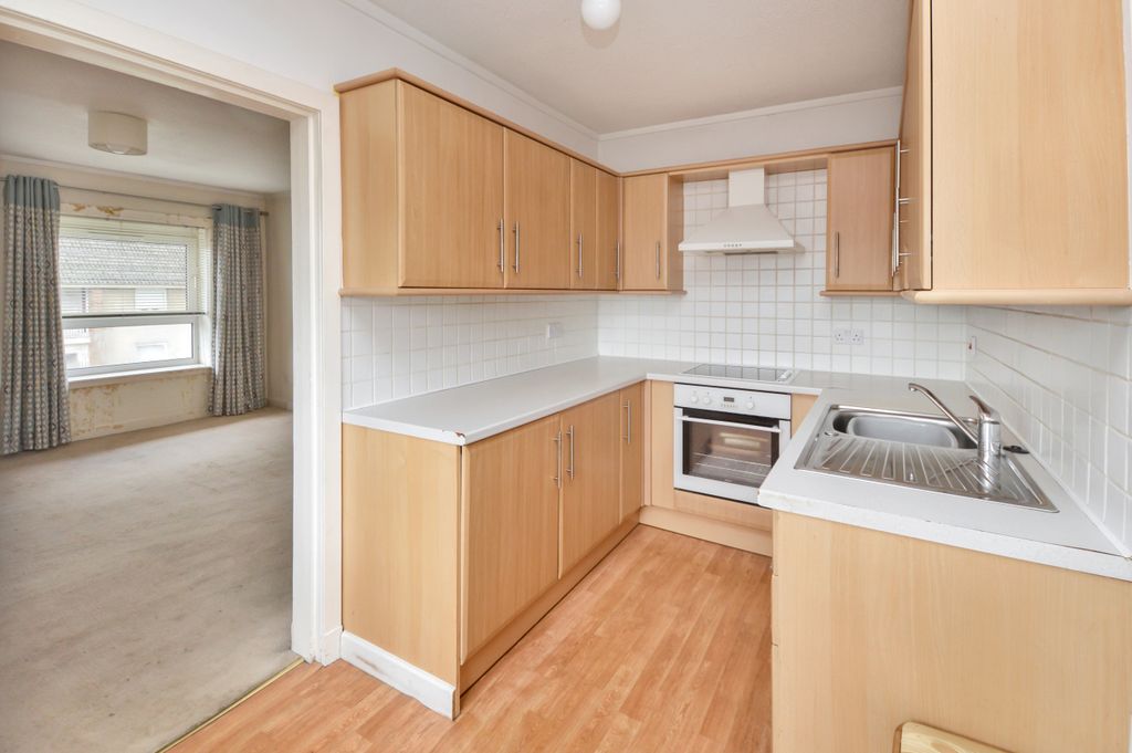 Property photo 2 of 11 Kitchen/ Dining Area