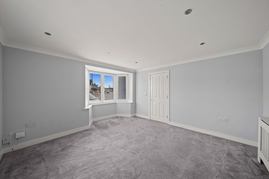 Property photo 3 of 19 Photo 11