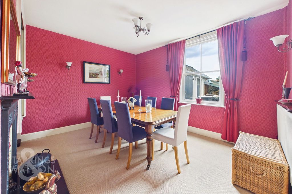 Property photo 3 of 34