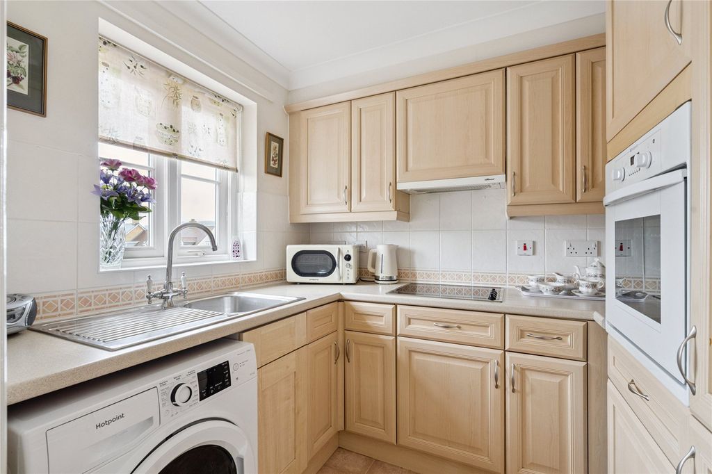 Property photo 2 of 19 Kitchen