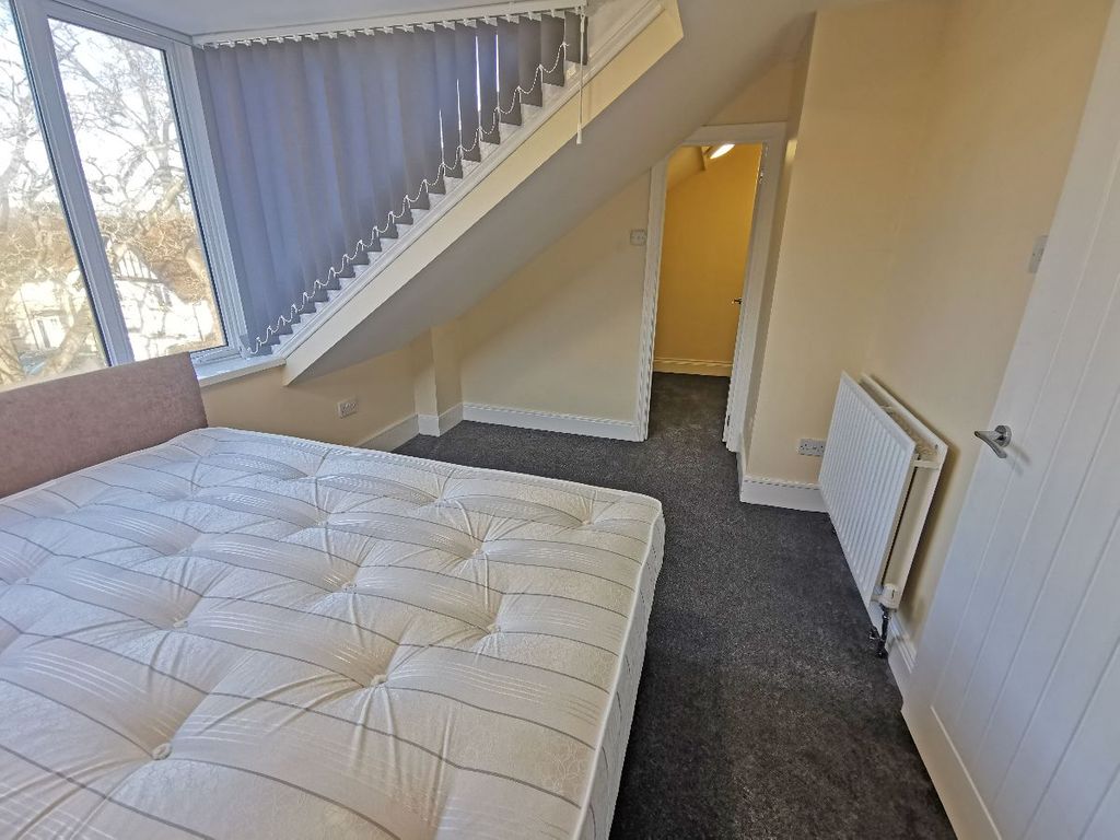 Property photo 3 of 7 Bedroom 1 With Walk-In Storage Cupboard