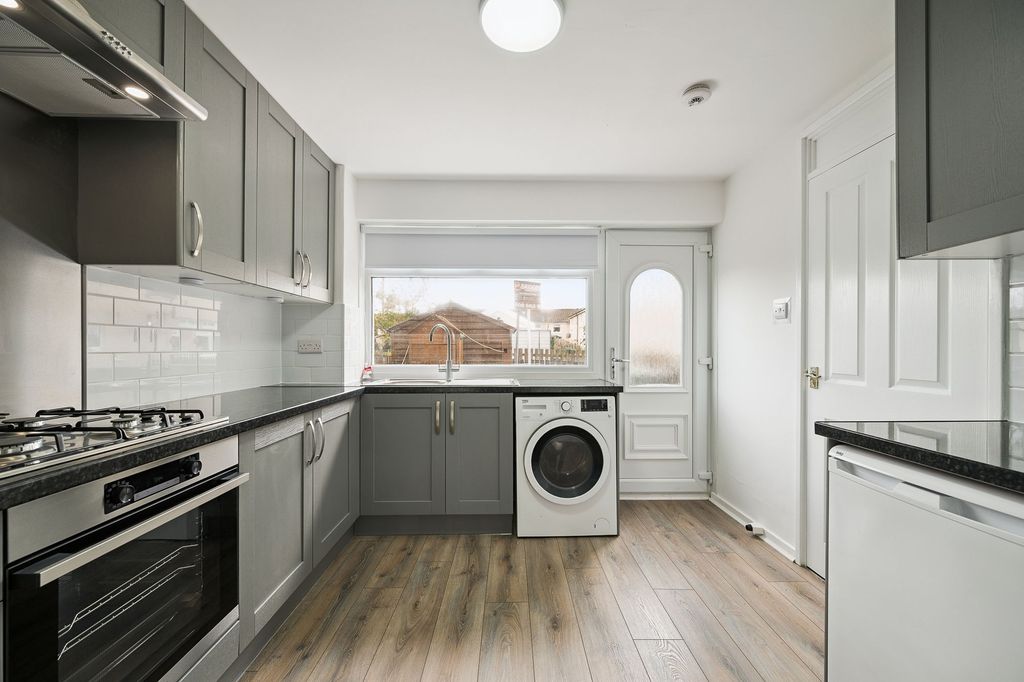 Property photo 3 of 20 Kitchen