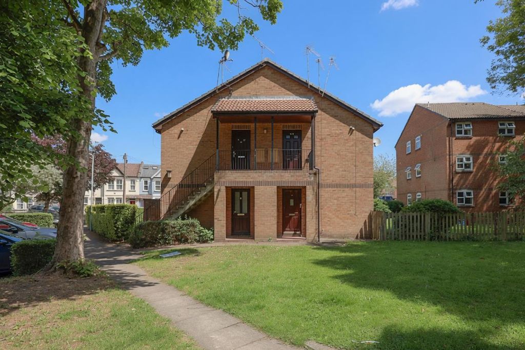 Property photo 1 of 9 External