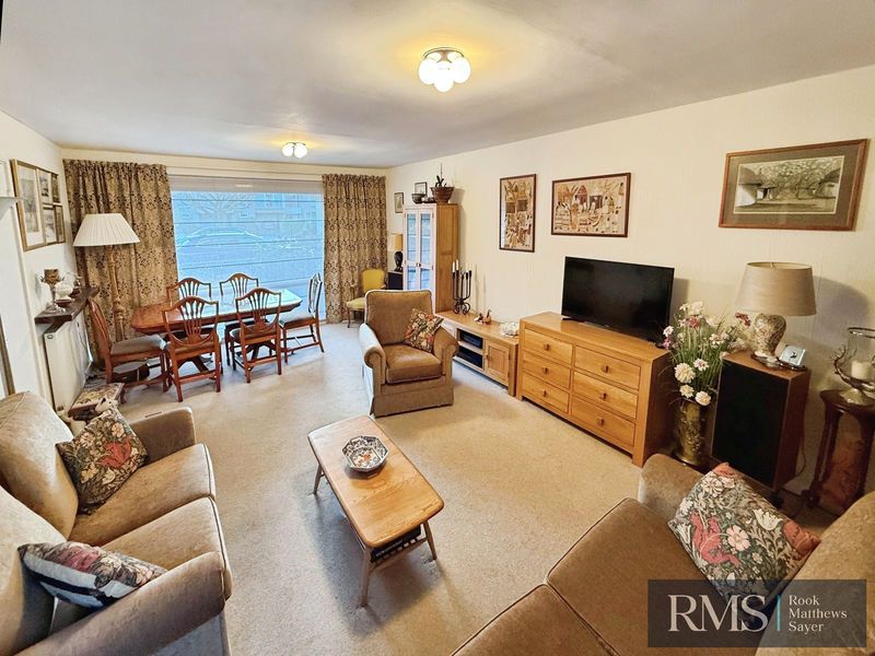 Property photo 1 of 7 Photo 6