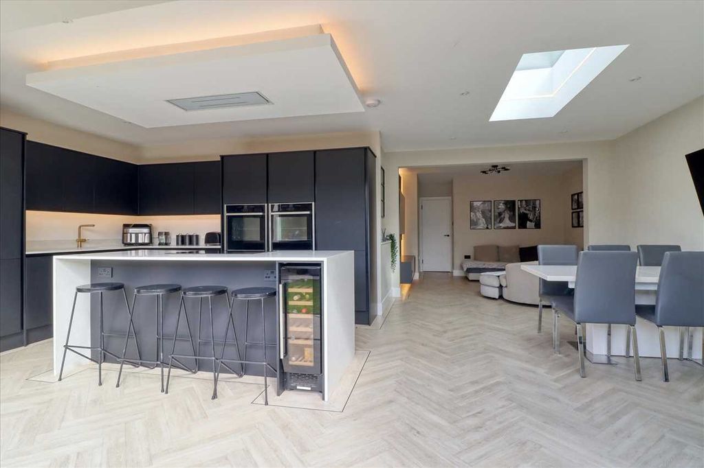 Property photo 1 of 16 Main Picture