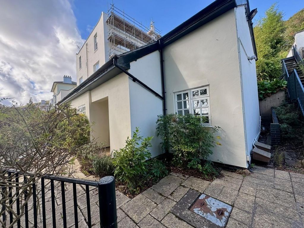 Property photo 1 of 16 Oriel Front.Jpg