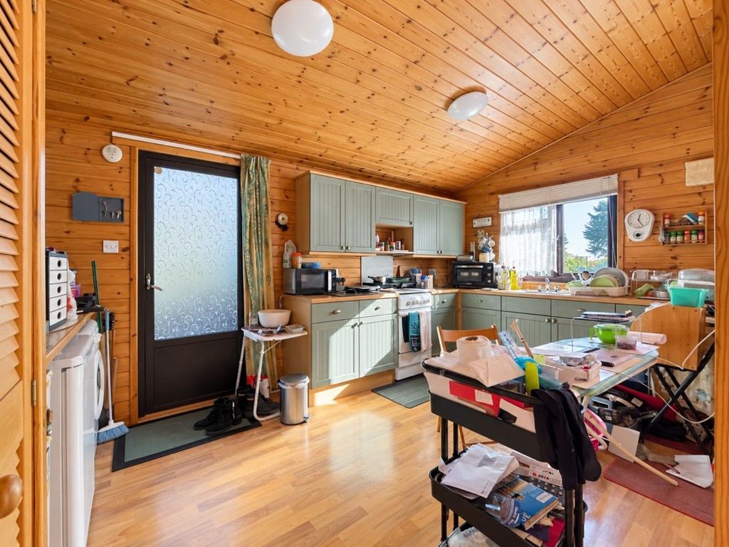 Property photo 3 of 32