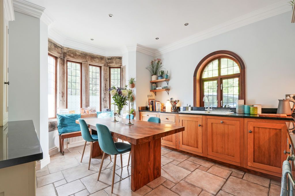 Property photo 2 of 29 Dining Kitchen