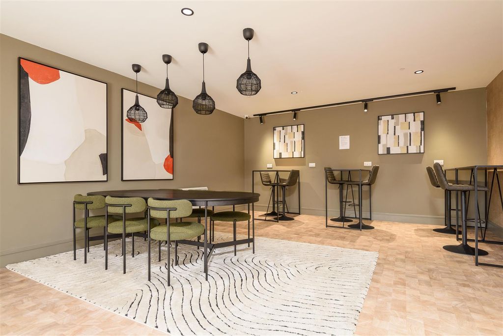 Property photo 2 of 8 Llc Photos_027.Jpg