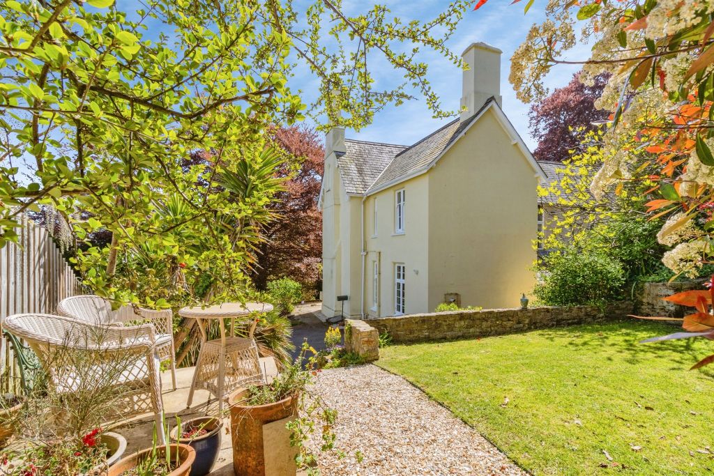Property photo 2 of 43