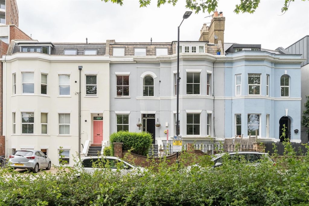 Property photo 1 of 43 Downs Road, E5