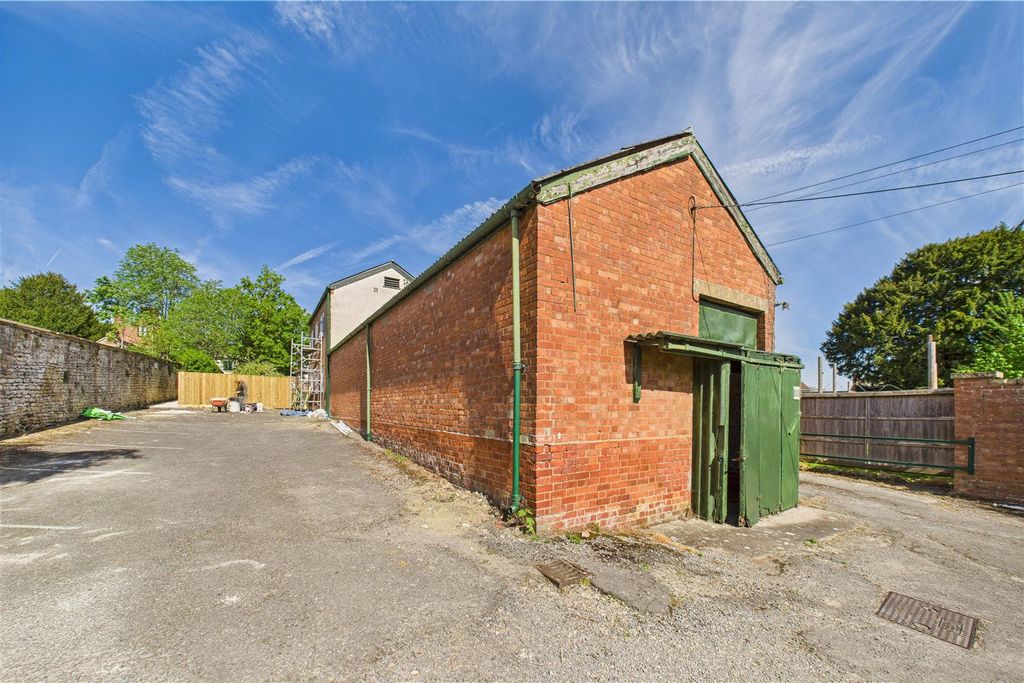 Property photo 2 of 21 5A Water Street, Dursley, Gl11 4Jg | Freehold Resi