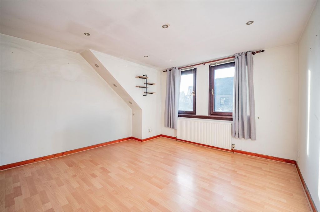 Property photo 2 of 10 1D Roberts Street Forfar-5.Jpg