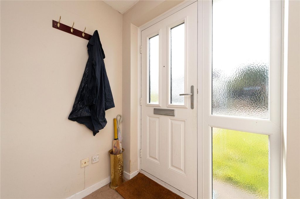Property photo 2 of 27 Picture No. 13